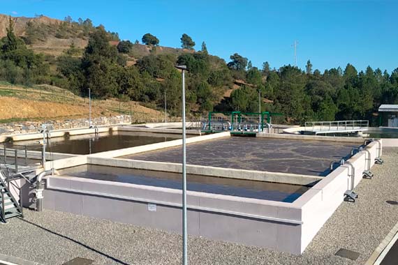 Depósitos de planta depuradora al aire libre