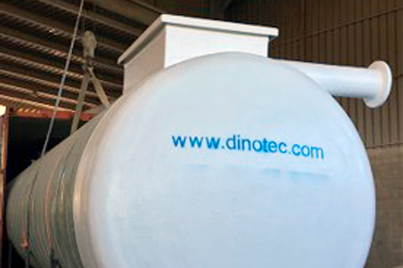 Gran depósito industrial con logo Dinotec