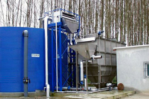 Instalación industrial de tratamiento de agua exterior