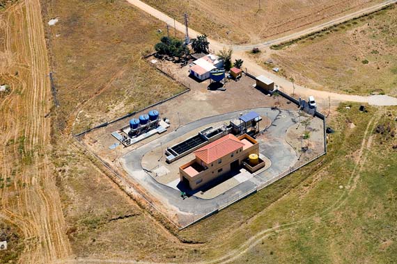 Vista aérea de planta de tratamiento rural