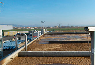 Planta de tratamiento de aguas con tanques abiertos
