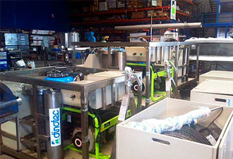 Maquinaria industrial en nave de fabricación
