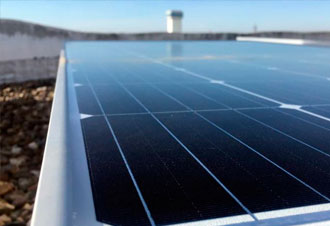 Paneles solares instalados en la azotea