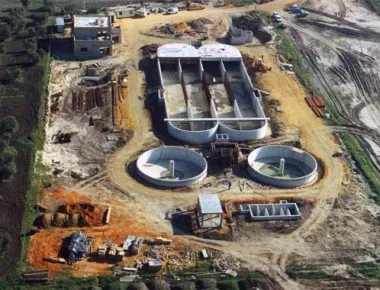 Vista aérea de planta depuradora en construcción