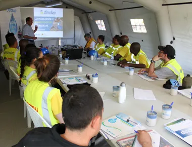 Formación de seguridad en aula portátil industrial