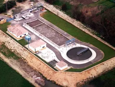 Vista aérea de planta de tratamiento de aguas